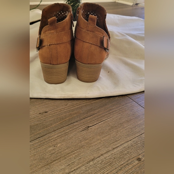 Universal Thread Ankle Boots - Picture 2 of 3